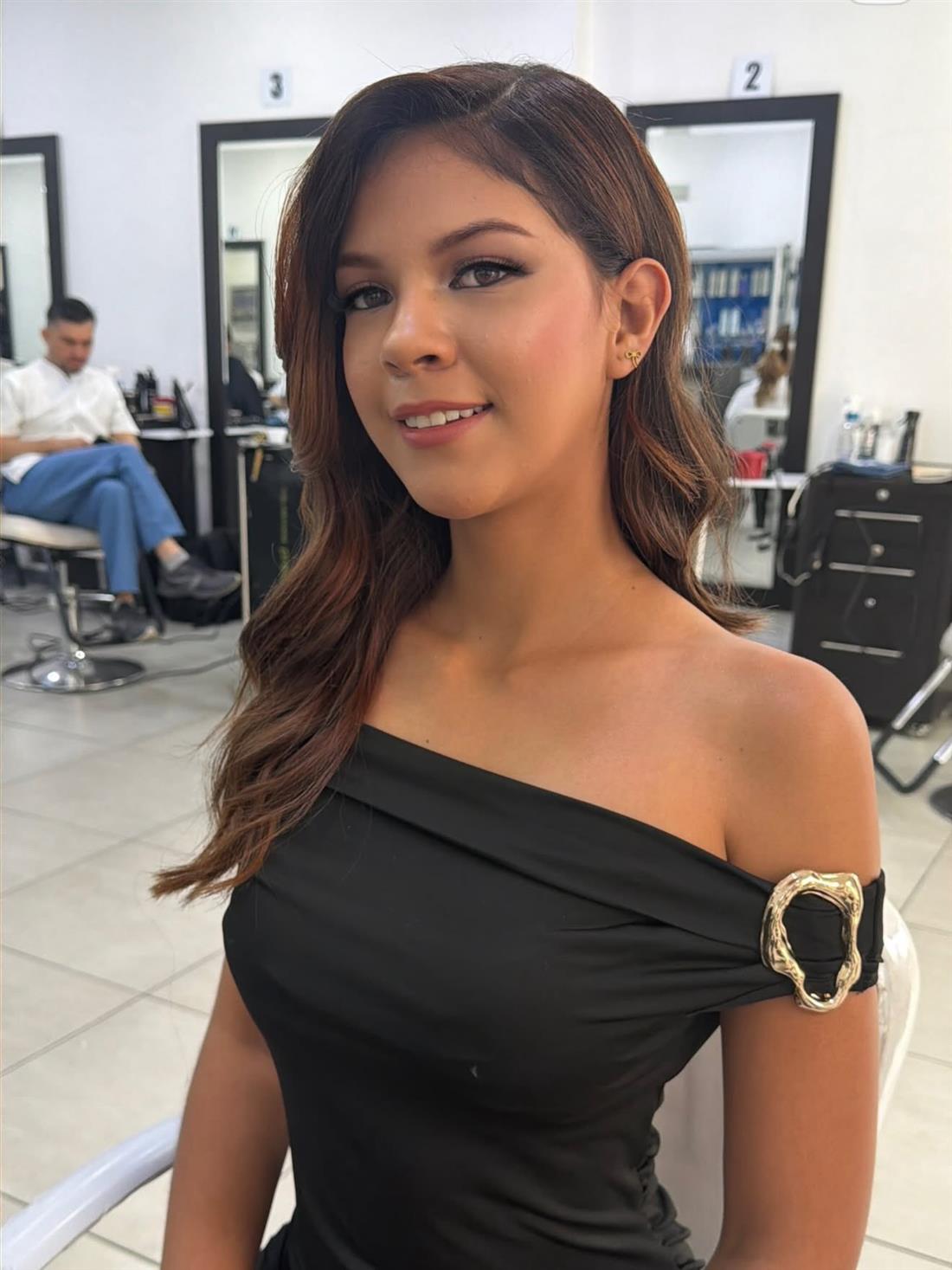 Peinado en ondas y maquillaje para evento