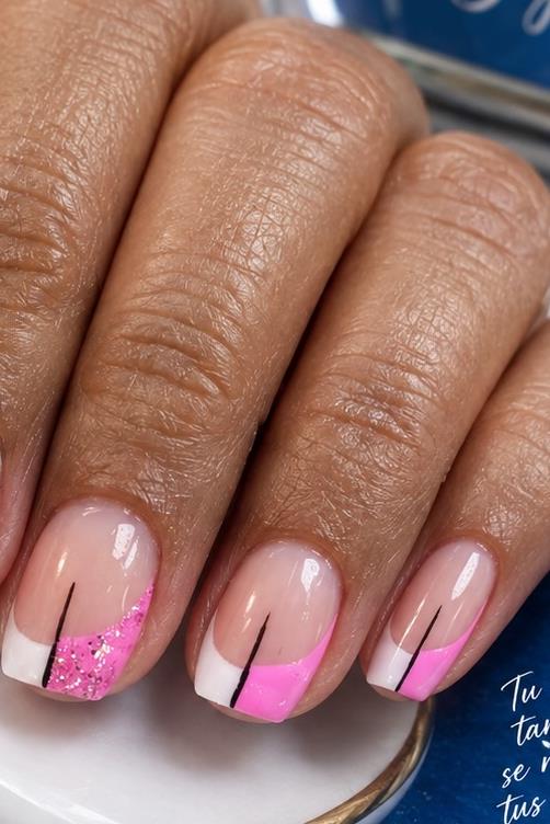 Diseño llamativo: puntas rosadas con líneas negras